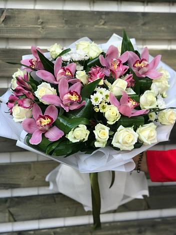 Букет цветов из: Розы и Хризантемы в Марьиных Колодцах