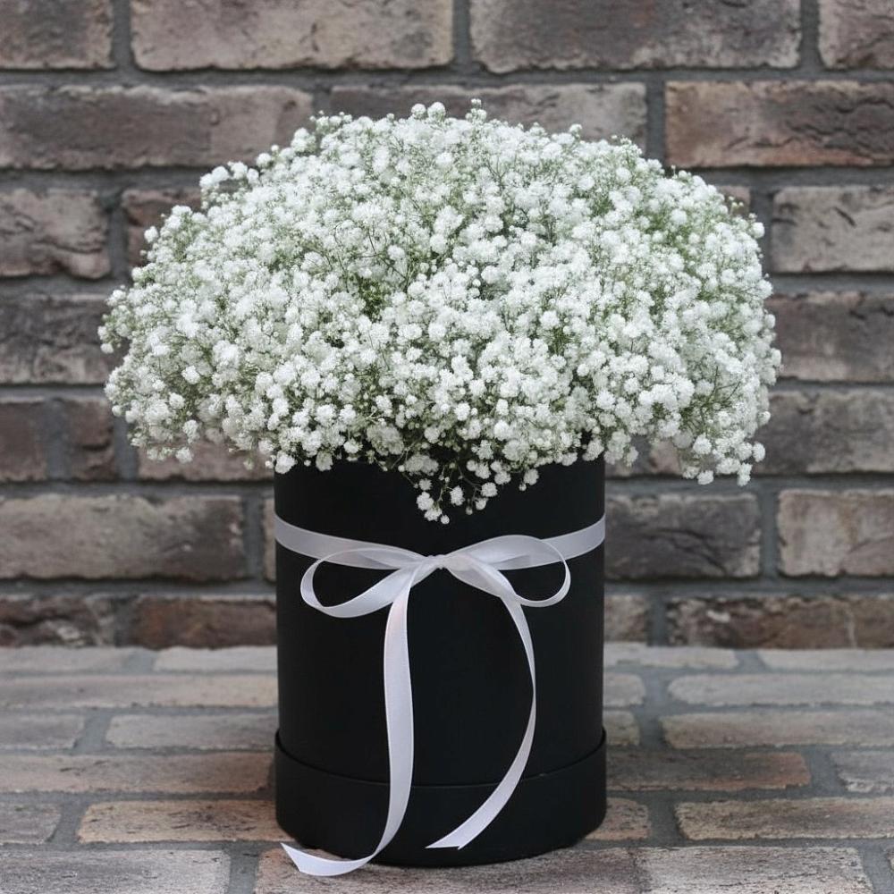 Цветочная композиция из Гипсофила в шляпной коробке в Марьиных Колодцах