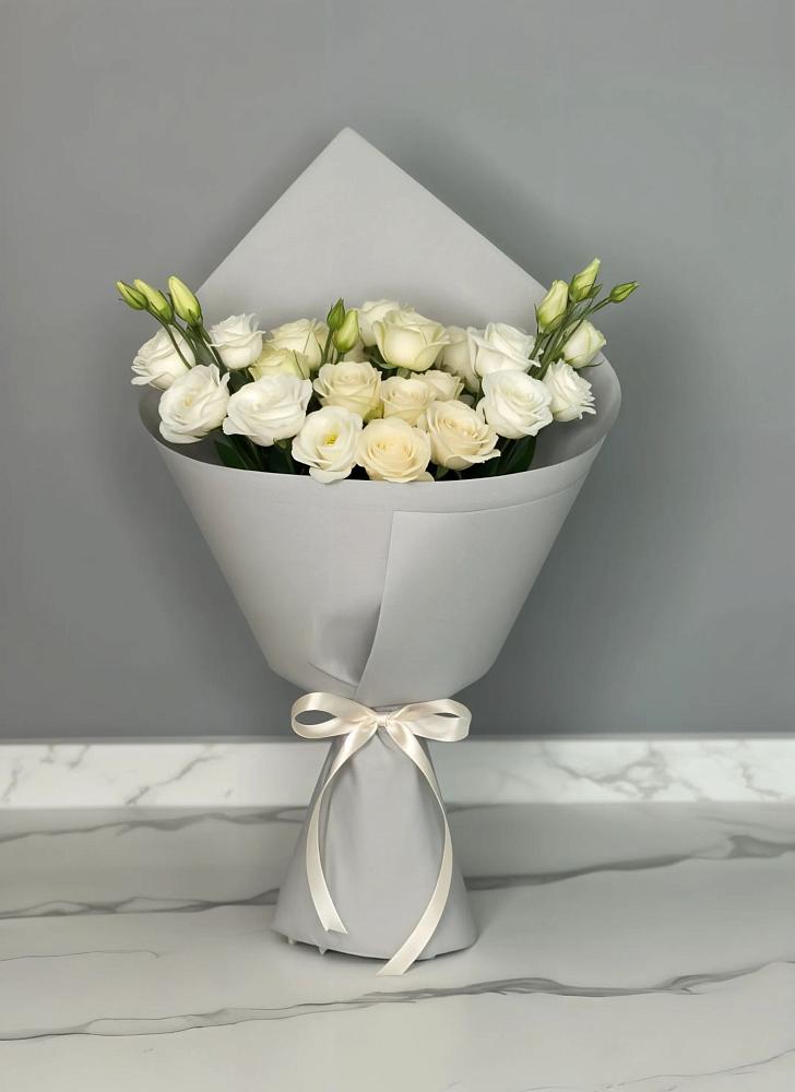 Букет цветов из: Розы и Лизиантусы в Марьиных Колодцах