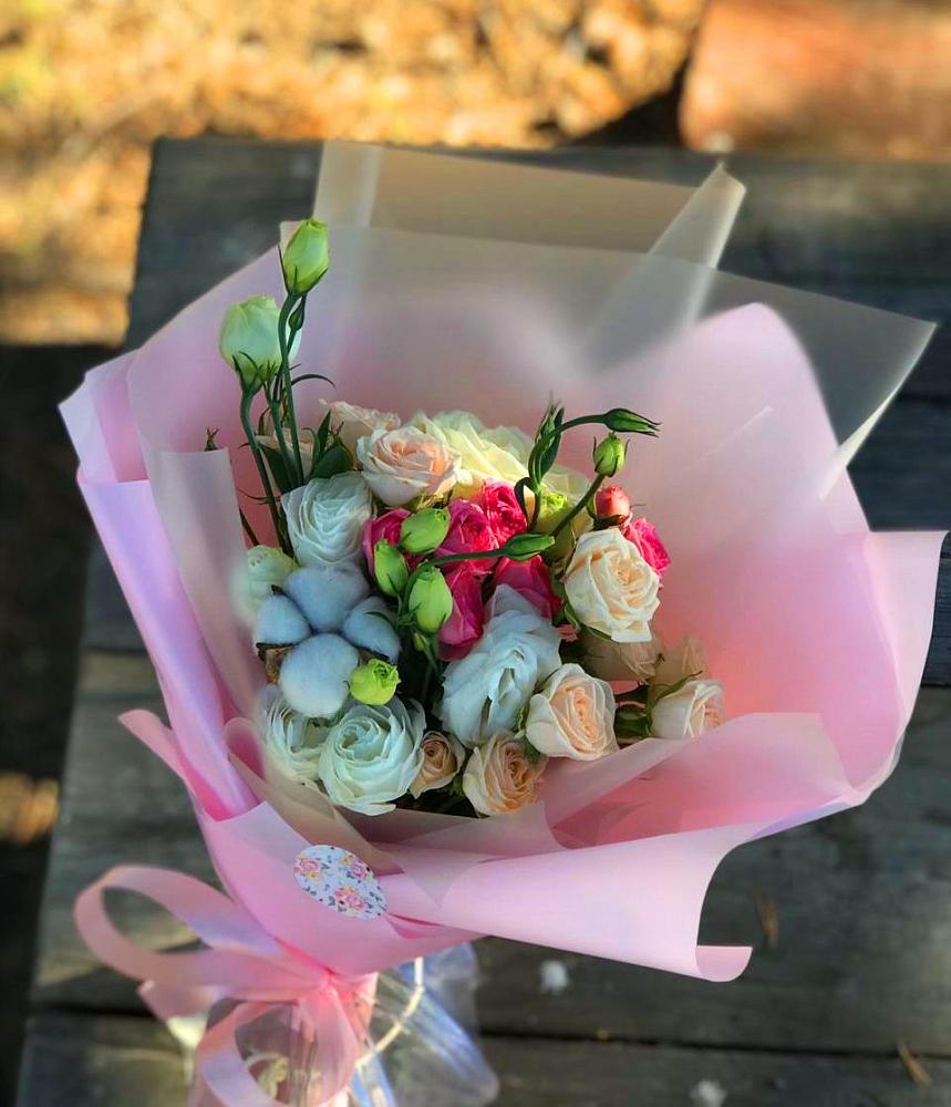 Букет цветов из: Розы и Лизиантусы в Марьиных Колодцах