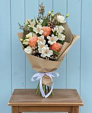 Букет цветов из:  Альстромерии, Лизиантусы, Розы и Хризантемы в Марьиных Колодцах