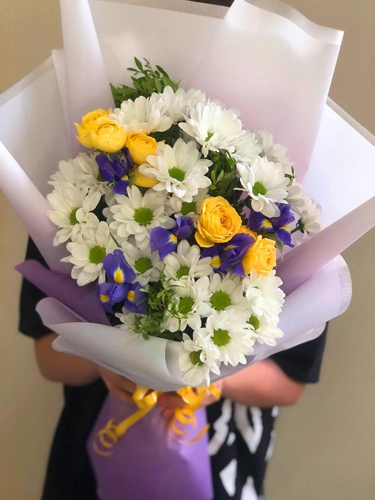 Букет цветов из: Ирисы, Хризантемы и Розы в Марьиных Колодцах