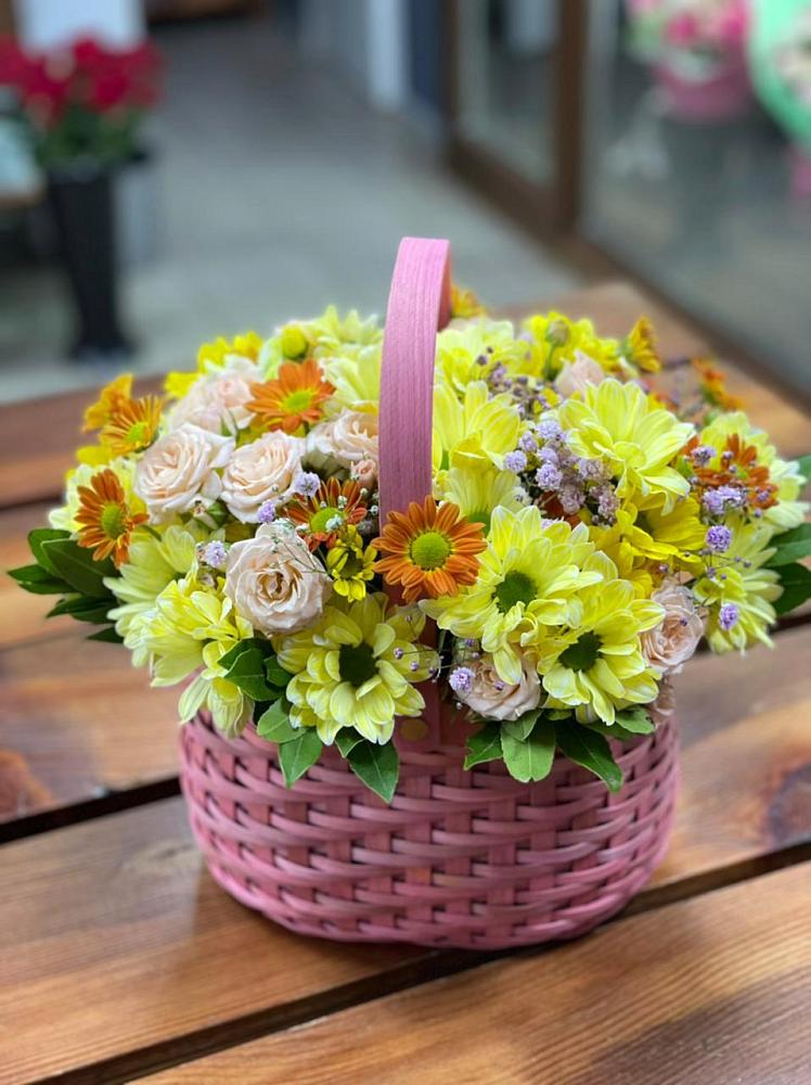 Цветочная композиция из Хризантемы и Розы в корзине в Марьиных Колодцах