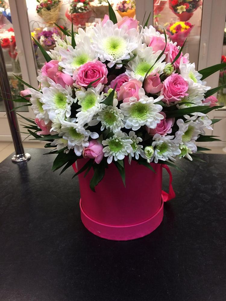 Цветочная композиция из Розы и Хризантемы в шляпной коробке в Марьиных Колодцах